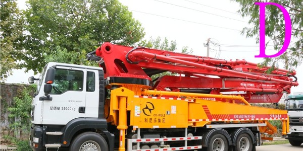 關(guān)于小型混凝土泵車(chē)在鄉(xiāng)鎮(zhèn)使用時(shí)的注意事項(xiàng)