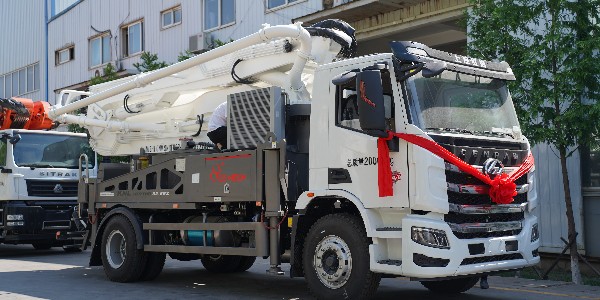 混凝土泵車(chē)的性能隨機(jī)型而異，如何選購(gòu)？給您幾點(diǎn)參考