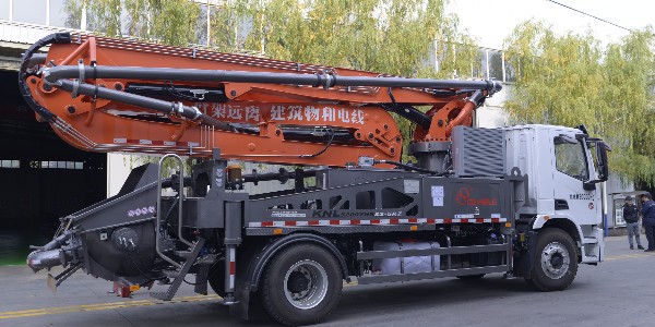 當(dāng)你考慮32米小泵車時，有哪些點是在選擇時要注意的呢？