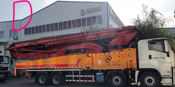 特殊環境下，小型混凝土泵車手應如何操作？