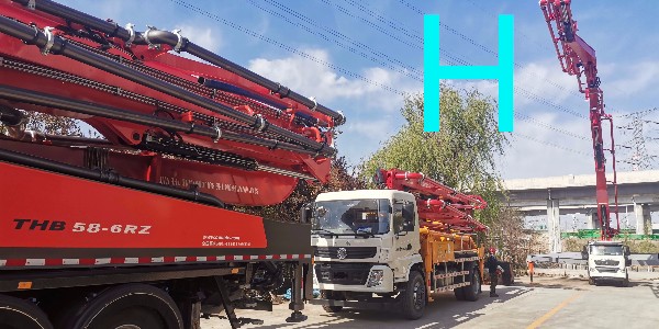 你知道水泥泵車是怎么將水泥泵送上去的嗎？