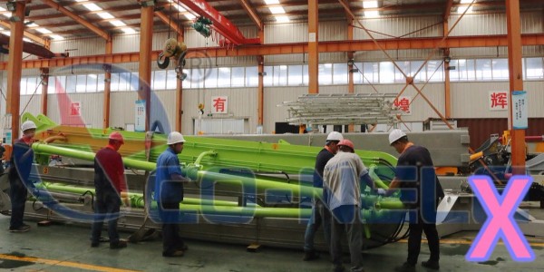 混凝土布料機在橋涵面布料時，應如何完成滑模攤鋪？