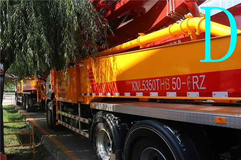 青島小型混凝土泵車(chē)價(jià)格 (1)